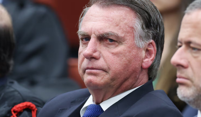 Bolsonaro afirma que não houve descumprimento da lei sobre arma apreendida