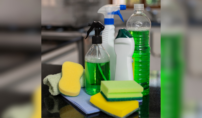 Anvisa proíbe fabricação e venda de 12 produtos de limpeza