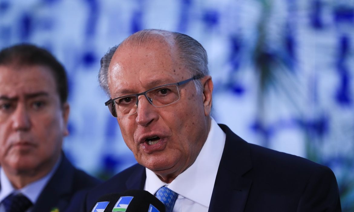 Lula considera Alckmin para Ministério da Fazenda em possível novo mandato