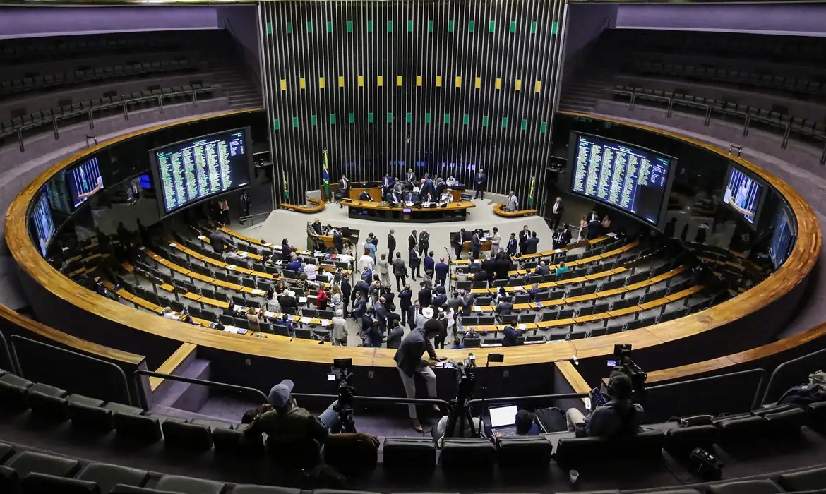 PL lidera com maior bancada na Câmara; confira os dados por partido