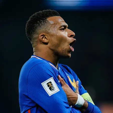 Mbappé pode repetir feito histórico de Cafu na Copa do Mundo