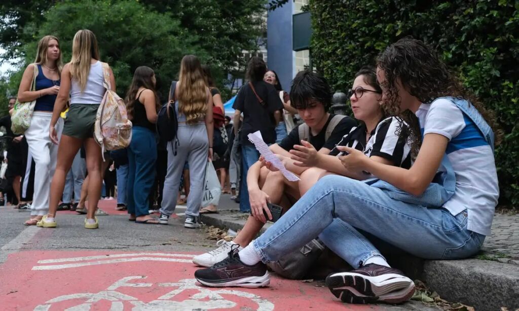 Perfil do Enem 2026: Mulheres representam 64% dos inscritos