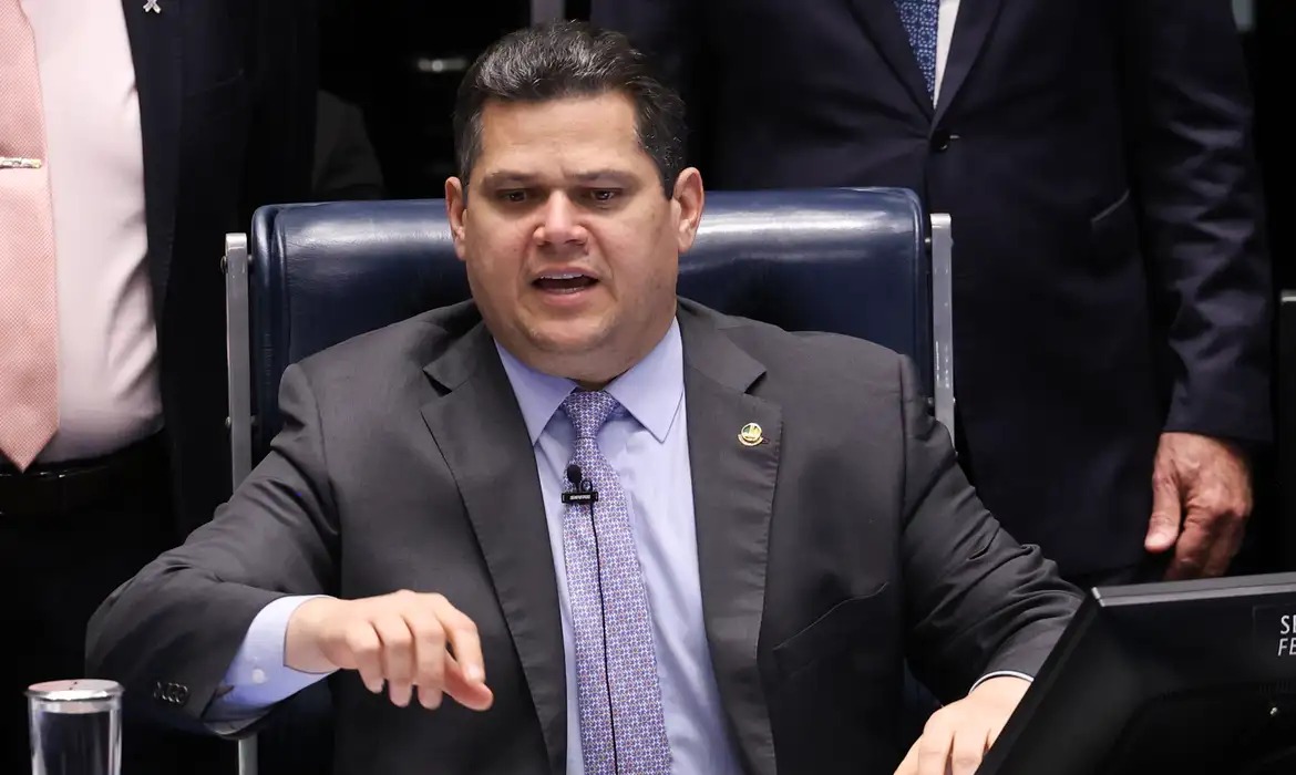 PEC do Fim da Escala 61 Continua Parada no Senado sob Liderança de Alcolumbre