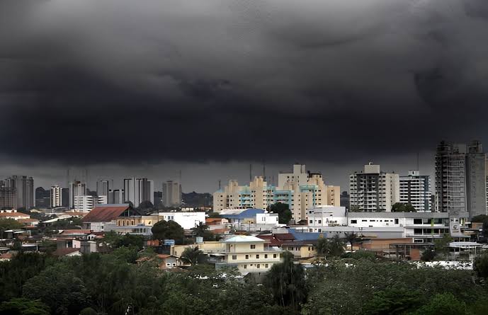 Forte chuva e temporais marcam o fim de semana no Sudeste e Norte