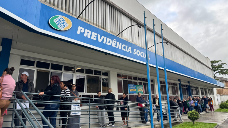 Fila do INSS atinge menor nível em 21 meses com 1,8 milhão de pedidos