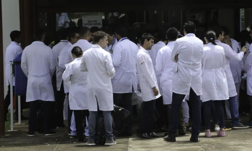 Mais de 152 mil candidatos participarão do Enamed 2026 neste domingo