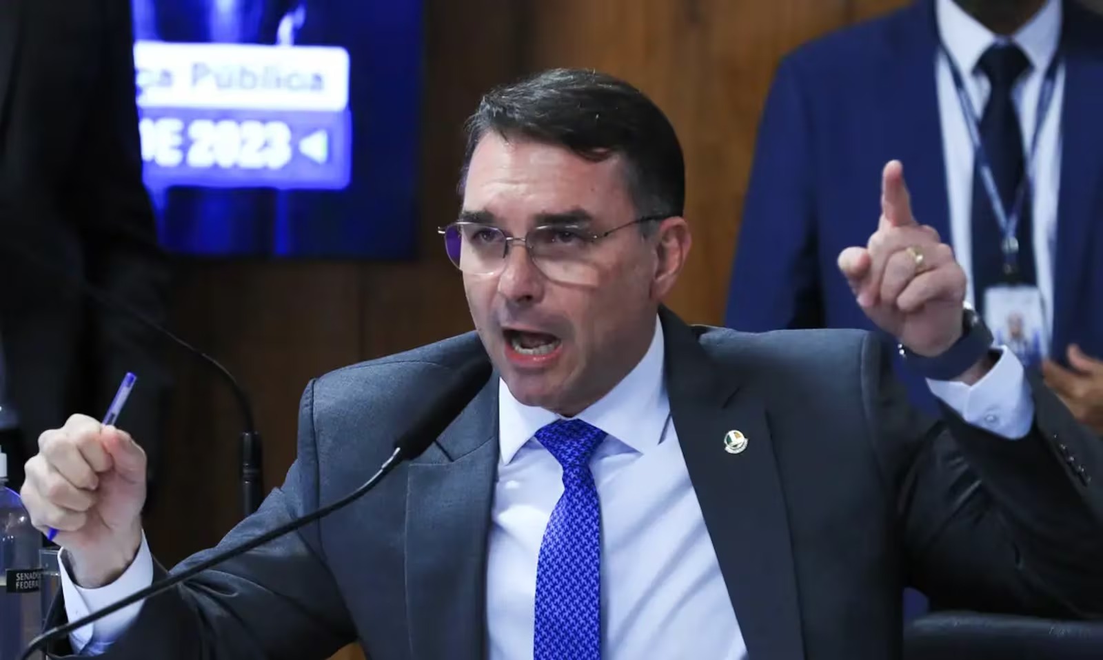 Flávio Bolsonaro diz que deseja vice mulher qualificada em 2026