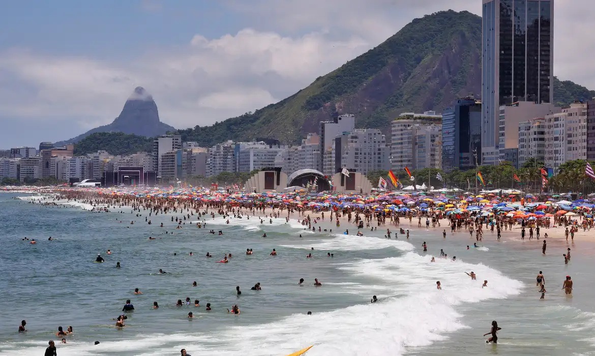 Marinha alerta para ressaca no Rio com ondas de até 2,5 metros