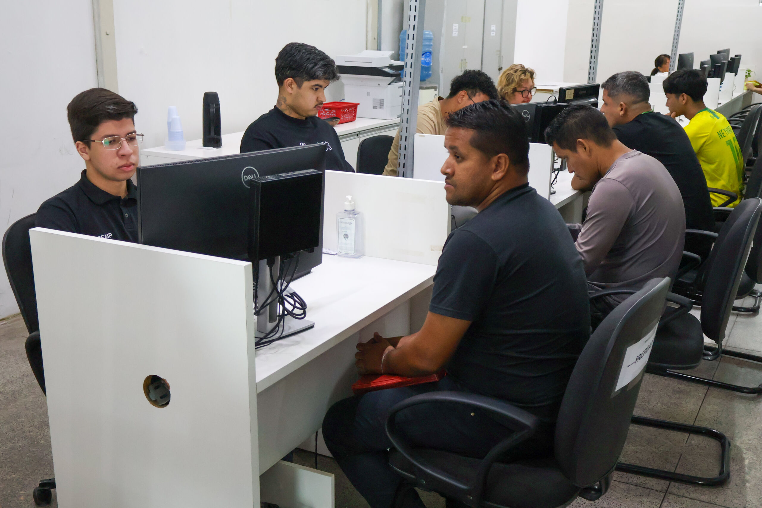 Sine Manaus oferece 293 vagas de emprego nesta quinta-feira, 23 de abril