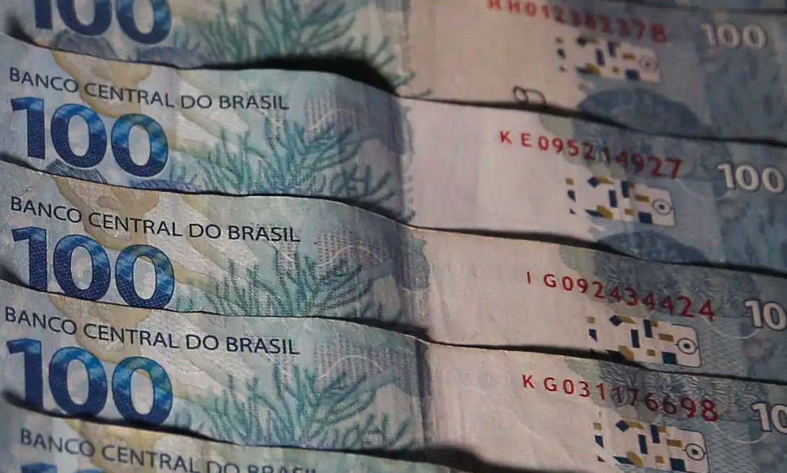 Trabalhadores de novembro e dezembro recebem último abono salarial