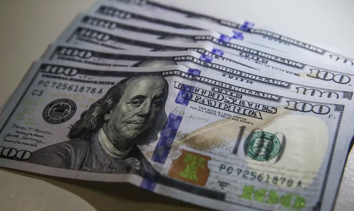 Dólar ultrapassa R$ 5 e Bolsa brasileira registra queda de 2%