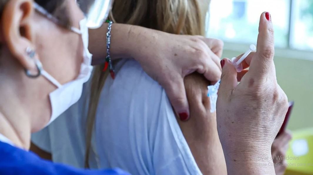 Vacinação contra HPV para jovens de 15 a 19 anos até dezembro