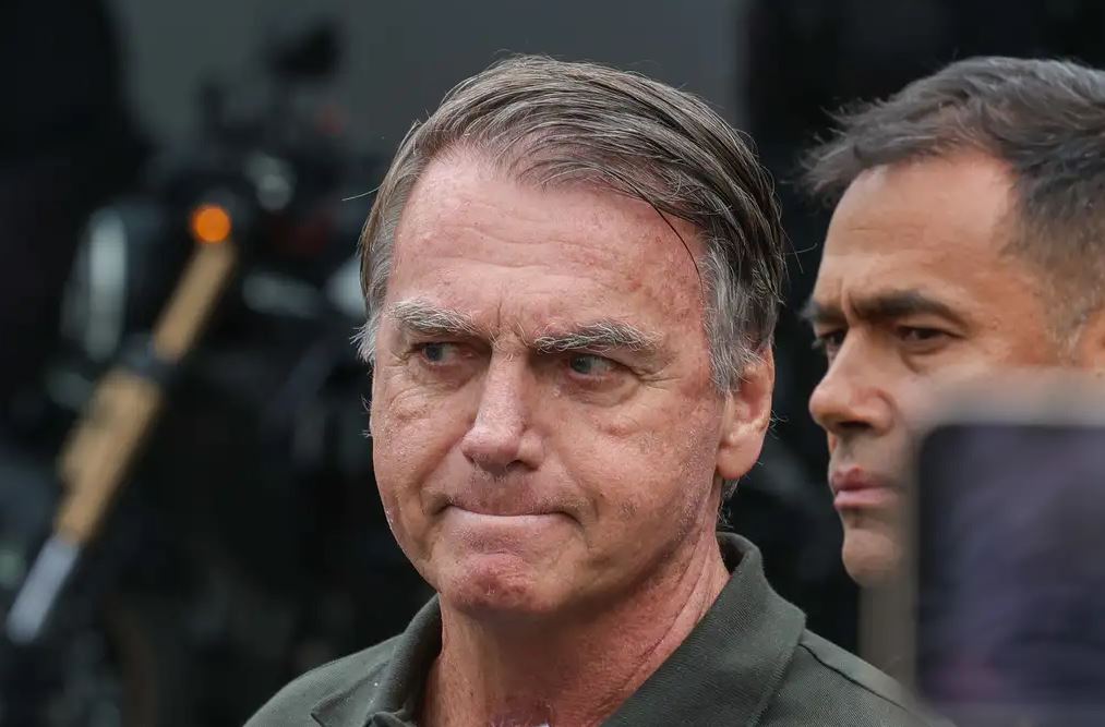 Bolsonaro solicita revisão criminal no STF para anular condenação de 27 anos