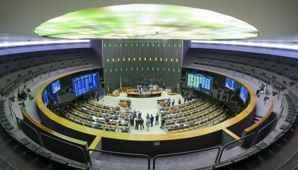 Renovação de 43,7% das cadeiras do Congresso em 2026 tem maioria com experiência