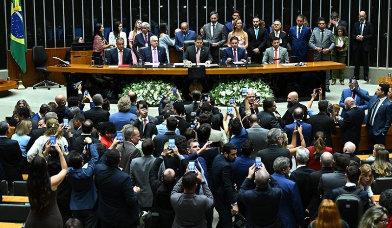 Flávio Dino dá 30 dias para Congresso esclarecer uso de emendas
