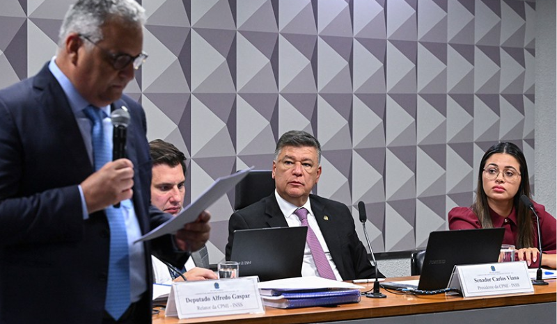 Indiciamentos de Lulinha e Flávio Bolsonaro na CPMI do INSS podem impactar eleições