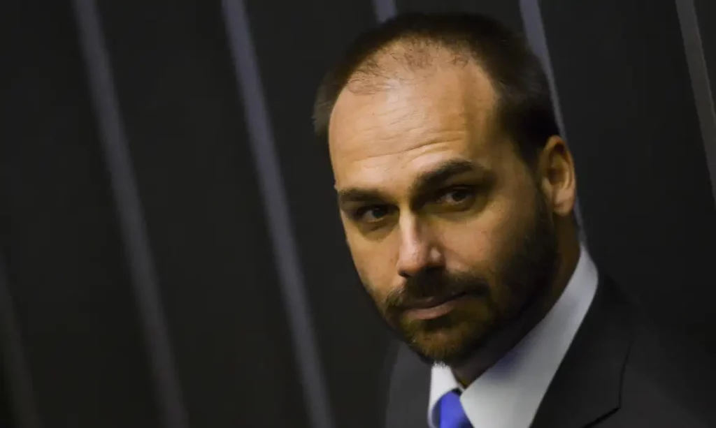 STF mantém condenação de Eduardo Bolsonaro por coação no processo