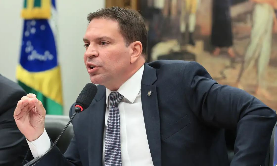 Comissão de Segurança Pública pode convocar delegado que prendeu Ramagem