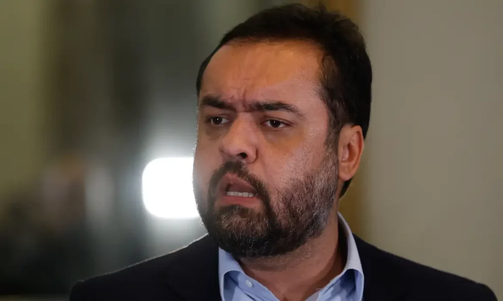 PF faz buscas em endereço de Cláudio Castro na Operação Sem Refino