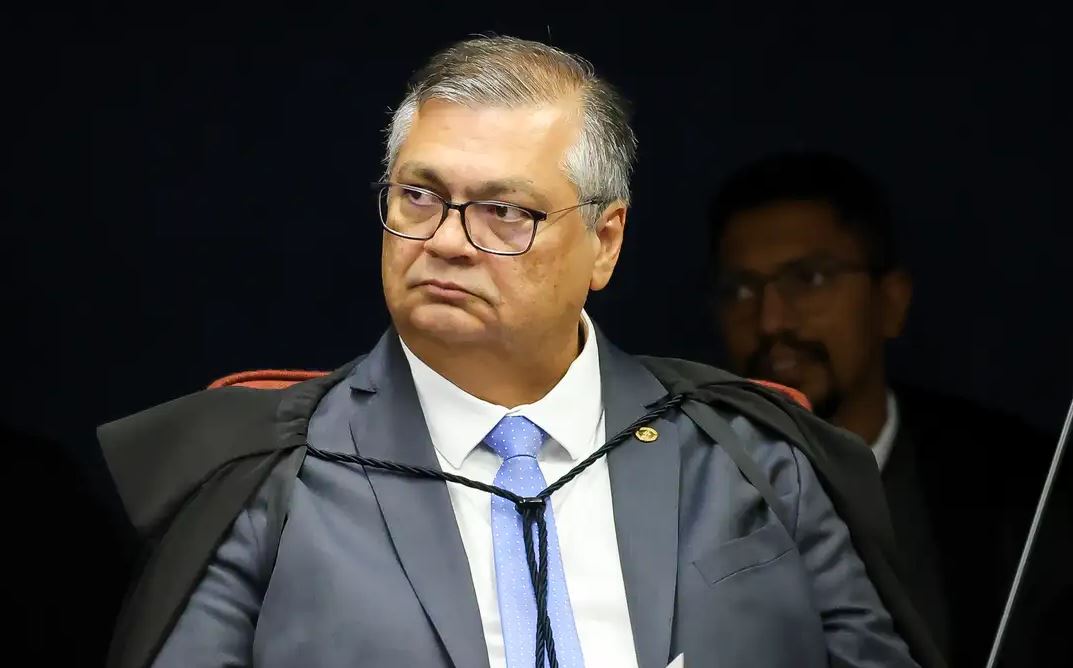 Flávio Dino ordena bloqueio de R$ 119 milhões de Valdemar Costa Neto
