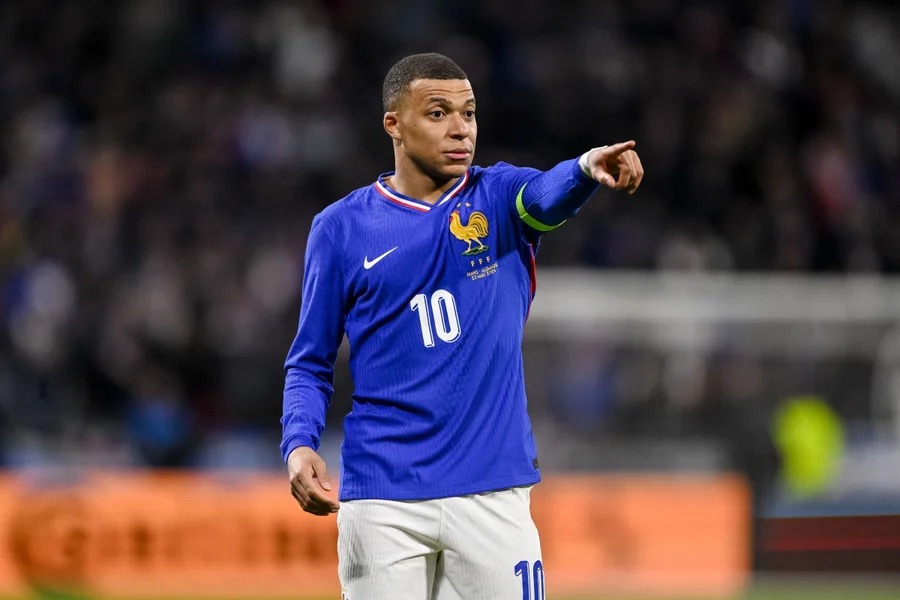 Mbappé é diagnosticado com lesão muscular a dois meses da Copa do Mundo