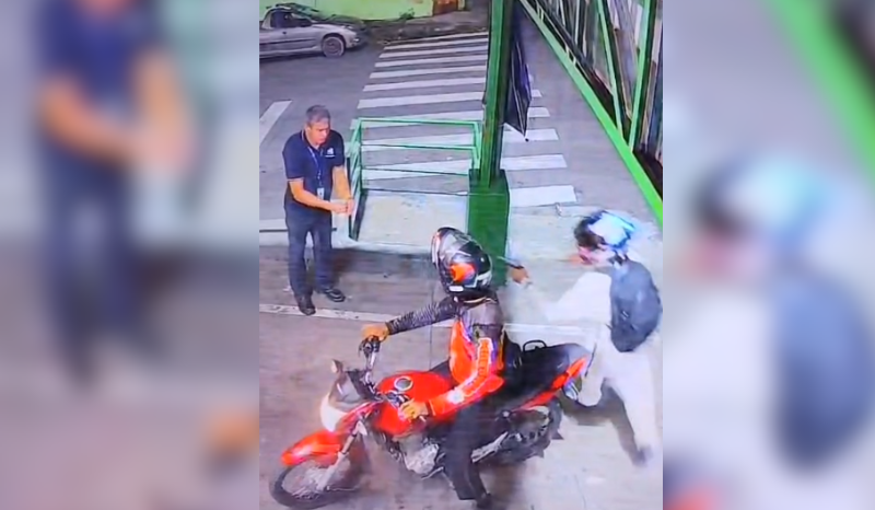 Assalto a trabalhador é registrado em frente ao Supermercado Resende em Manaus