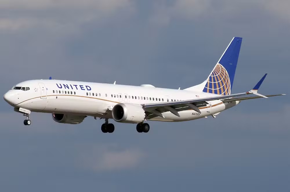 Avião da United Airlines colide com drone próximo ao aeroporto de San Diego