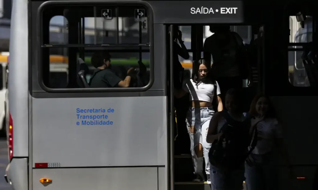 Nova lei no Rio combate abuso contra mulheres no transporte público