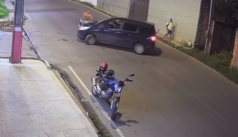 Motociclista é arremessado após colisão na avenida Praia da Ponta Negra