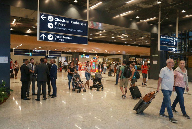 Novo sistema da Receita Federal agiliza desembarque de viajantes