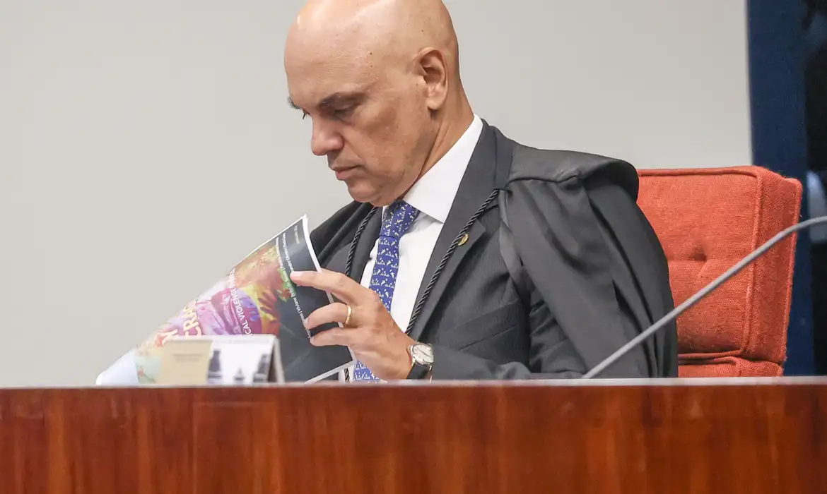 Moraes solicita acesso a dados sigilosos do caso Master antes do julgamento