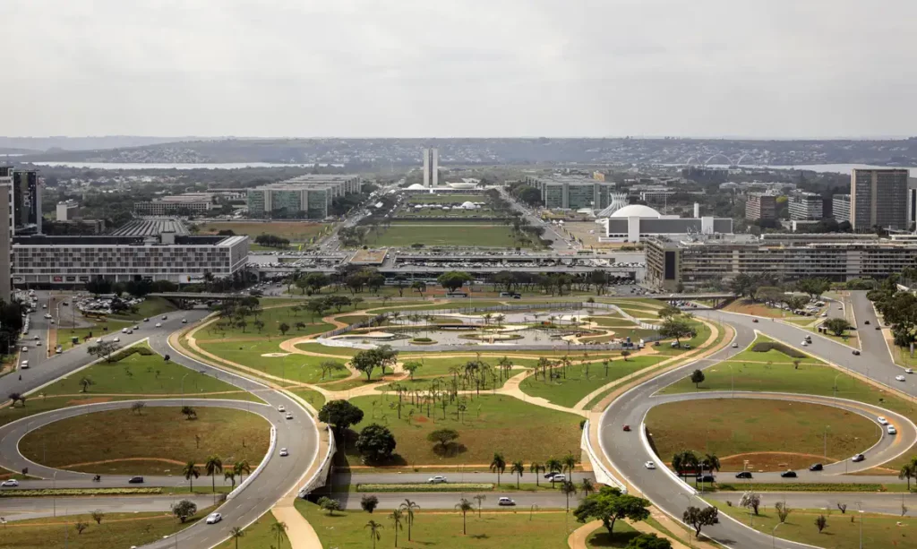 Emendas e Juros da Dívida Comprometem Investimentos Públicos em 2025