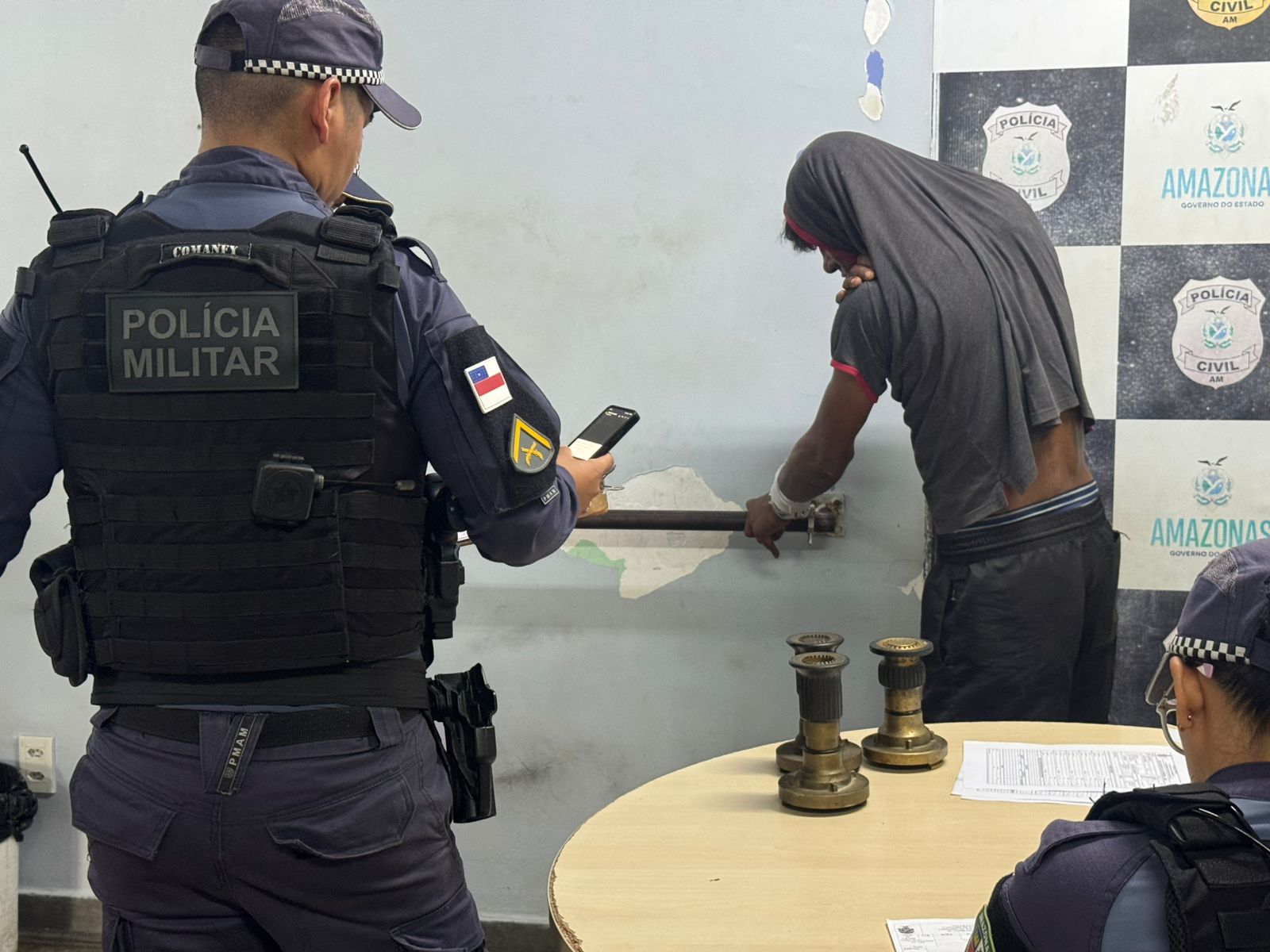 Homem é detido ao tentar furtar equipamentos de incêndio em shopping de Manaus