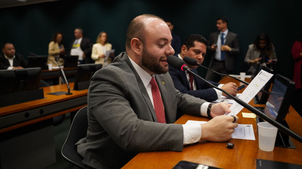 Fausto Jr. propõe audiência sobre exploração de terras raras no Brasil