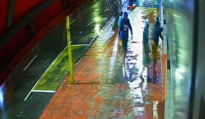 Criminosos saqueiam loja no Centro de Manaus e causam prejuízo de R$ 20 mil