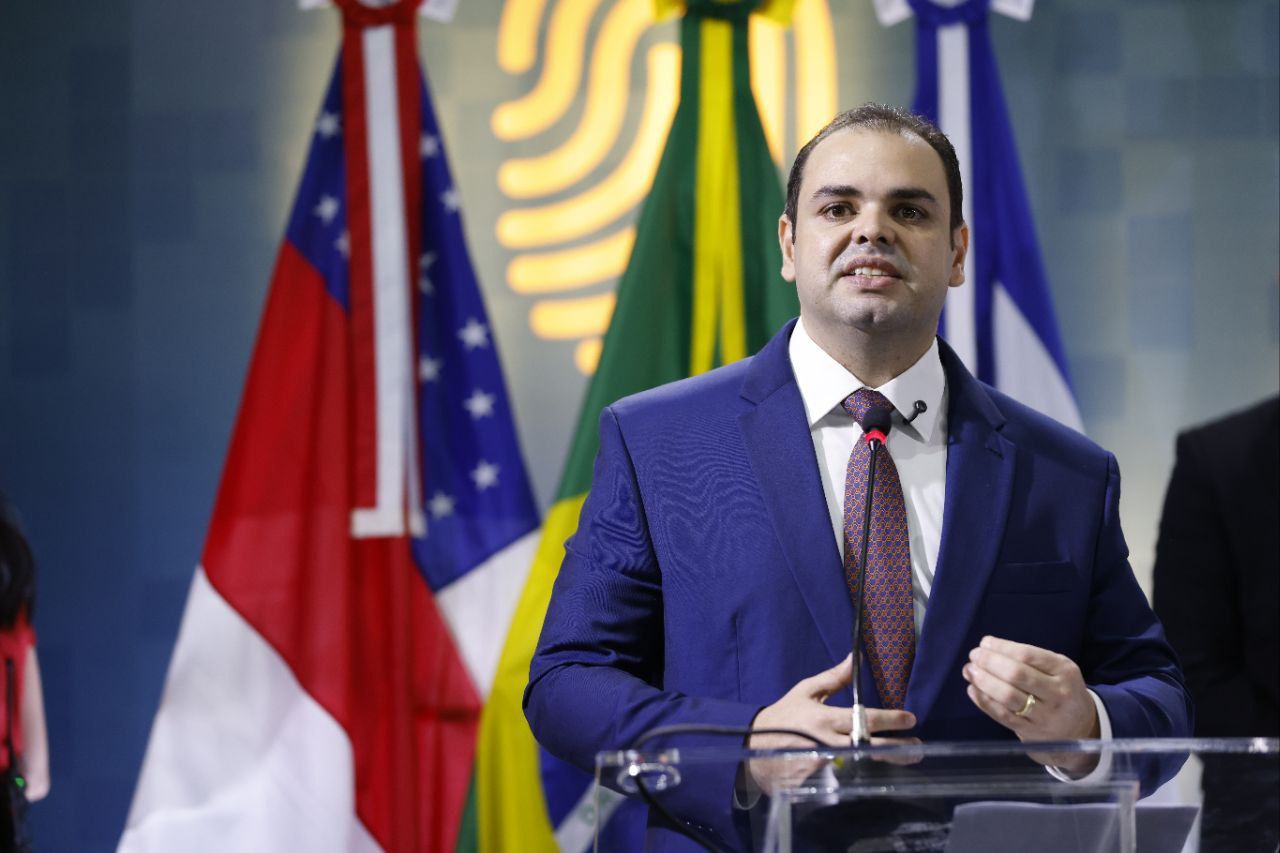 Roberto Cidade é aclamado governador do Amazonas até 2027