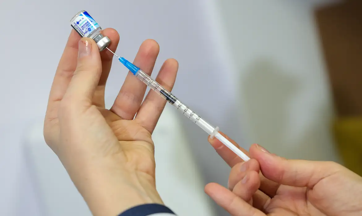 Vacina contra cepa de ebola pode levar até 9 meses para ser desenvolvida