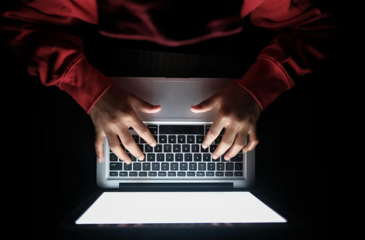 Site que ensina abuso sexual acumula 62 milhões de visitas em um mês