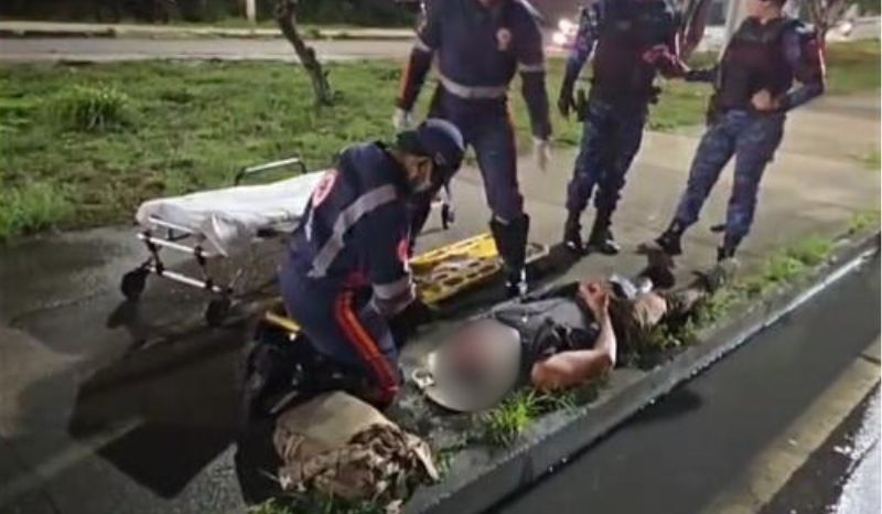 Motociclista é socorrido após acidente na Avenida das Torres em Manaus