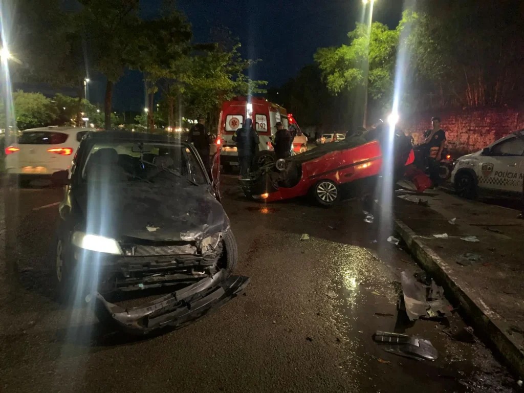 Gravíssimo acidente na Manaus 2000 quase atinge pedestres