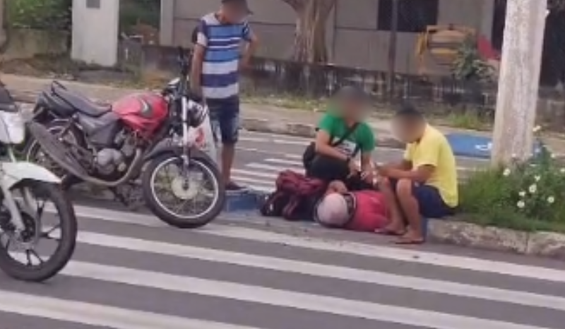 Motociclista fica ferido após colisão traseira na avenida Torquato Tapajós