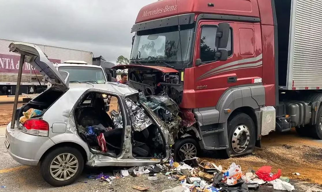 Tragédia na BR-251: Seis membros de uma família falecem em acidente