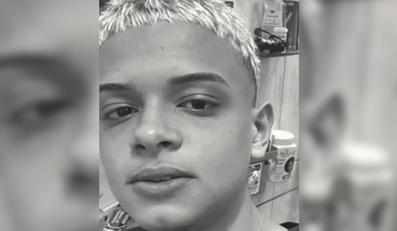 Adolescente é morto após criminosos encontrarem fotos com armas em seu celular