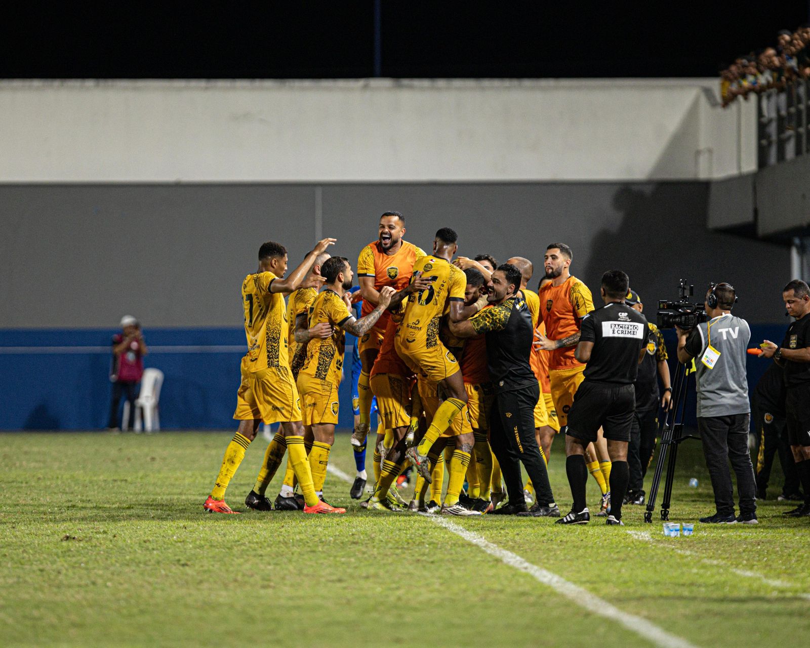 Amazonas FC vence Maranhão-MA por 2 a 0 e lidera a Série C