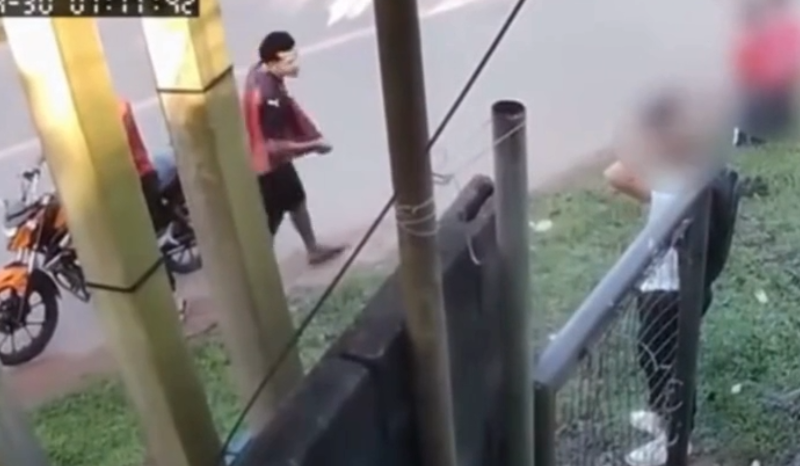 Câmeras registram assalto em parada de ônibus no Tarumã, em Manaus