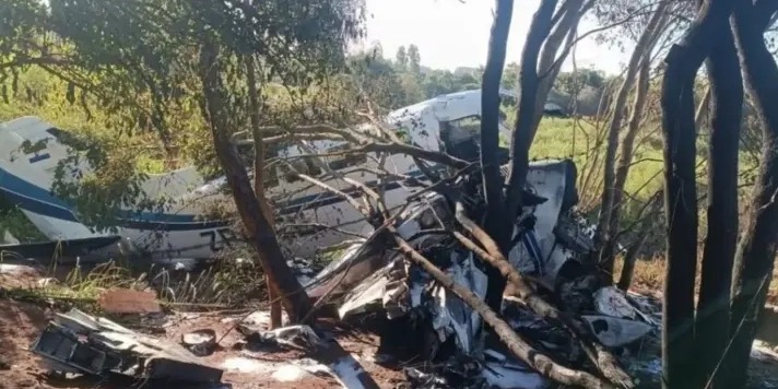 Avião cai no Paraguai e R$ 15 milhões são saqueados por moradores