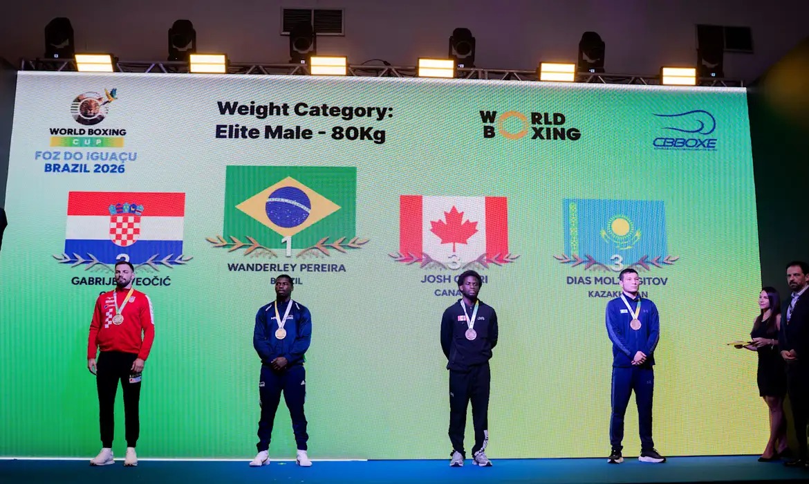 Brasil lidera quadro de medalhas na abertura da Copa do Mundo de boxe
