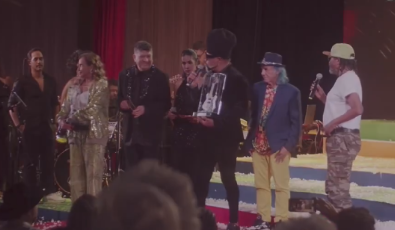 Daniela Mercury se desculpa com Edson Gomes após incidente em premiação