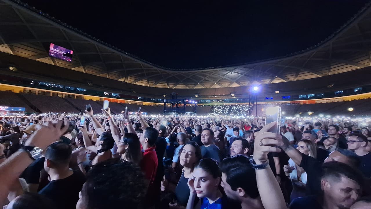 Simone Mendes e Menos é Mais encantam público na Arena da Amazônia