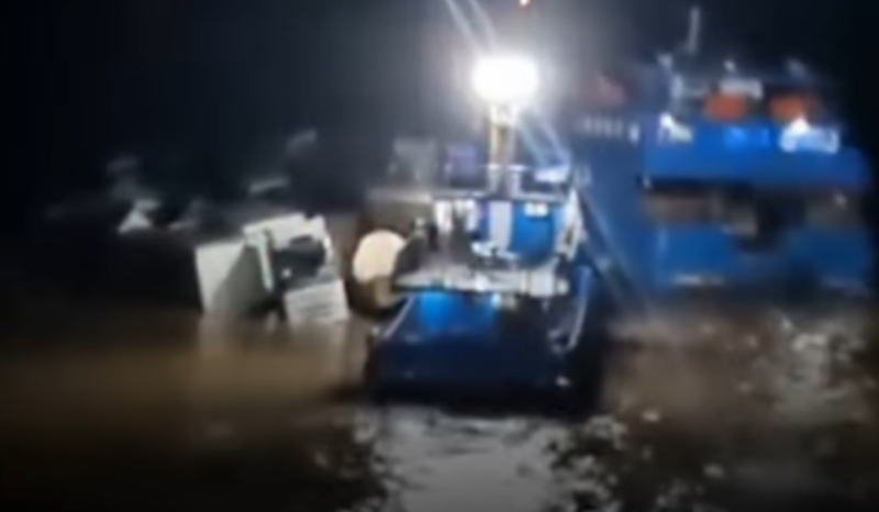 Balsa empurrador naufraga no rio Amazonas próximo a Santarém